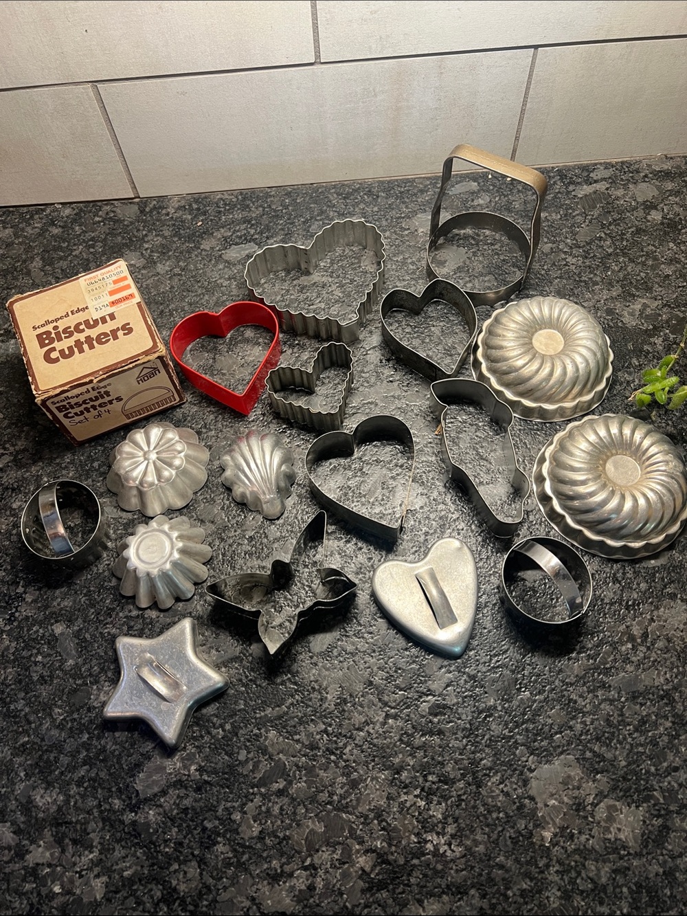 20 piece Assorted VINTAGE COOKIE CUTTERS, MOLDS, BISCUIT CUTTERS.